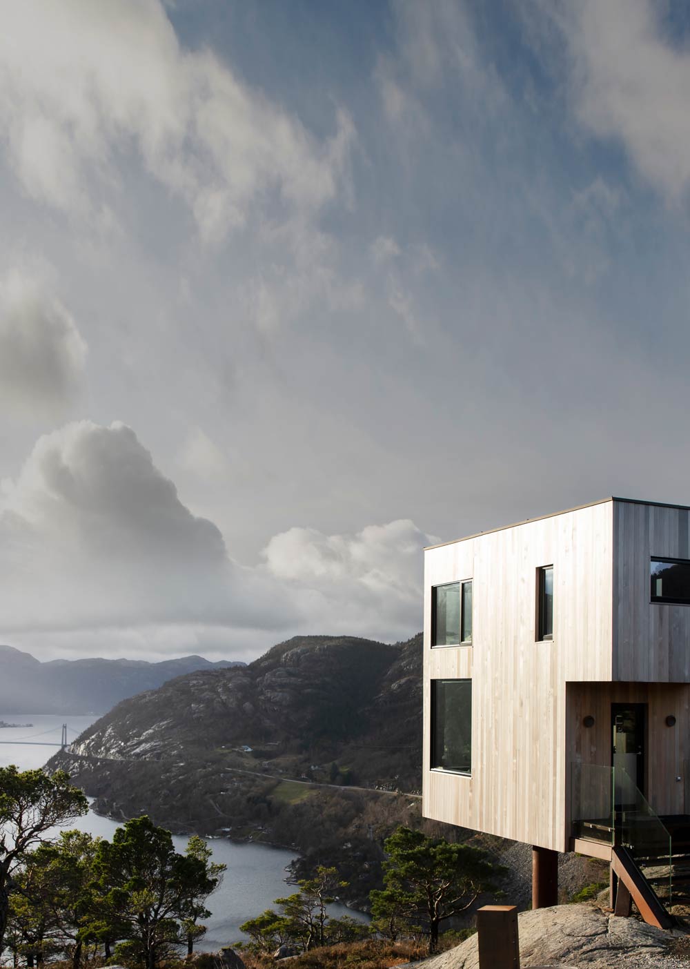 Design-Ferienhaus im skandinavischen Wohnstil von NOVALI Guesthouses – hochwertig einrichten, erfolgreich vermieten und designaffin mieten in Norwegen.