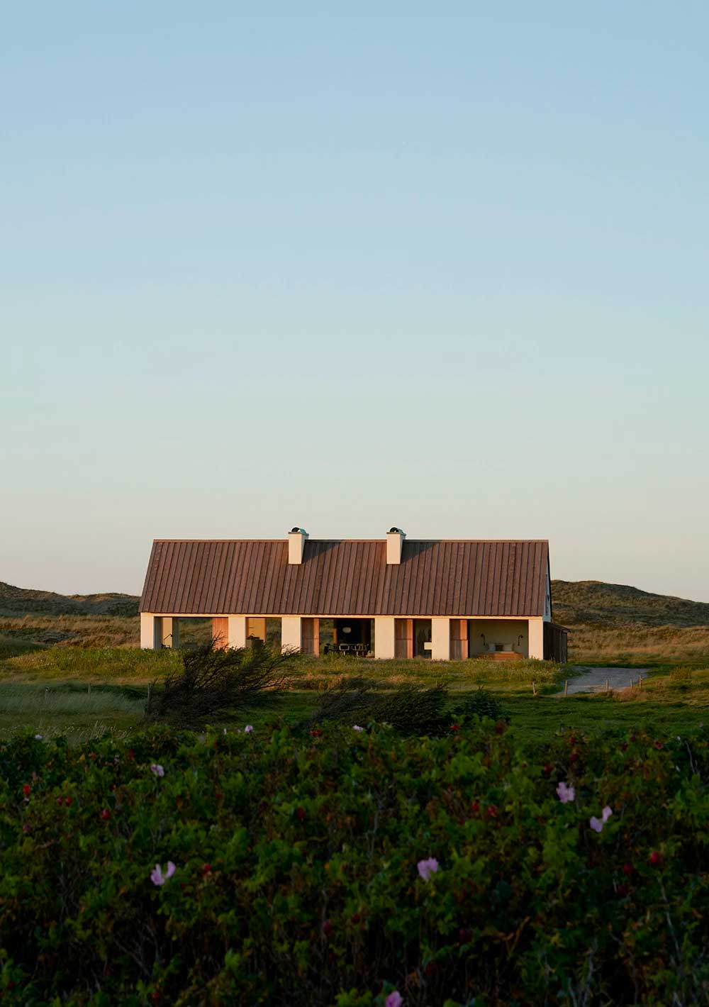 Design-Ferienhaus im skandinavischen Wohnstil von NOVALI Guesthouses – hochwertig einrichten, erfolgreich vermieten und designaffin mieten in Dänemark.